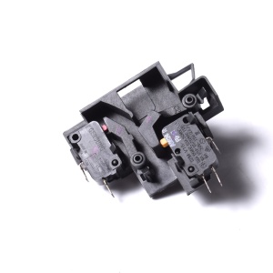 картинка Микровыключатели с держателем микроволновой печи в Сервисном центре «Близнецов»