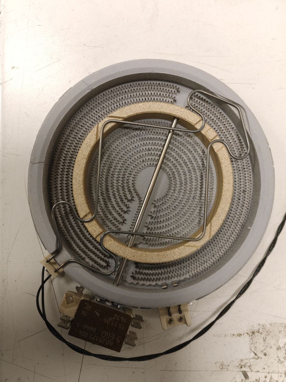 картинка Конфорка D180mm 1700W (трещины) в Сервисном центре «Близнецов»